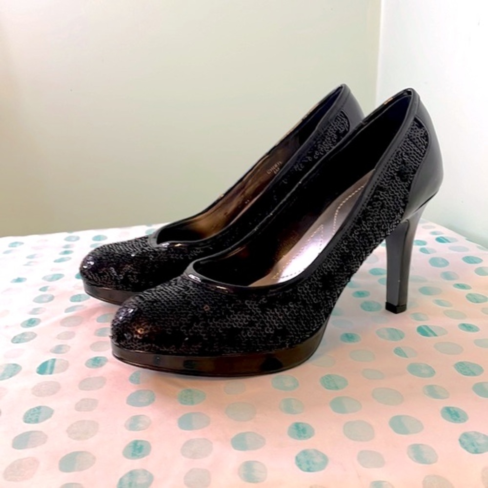 NWT Tahari platform sequin Cheryl heels black size 6